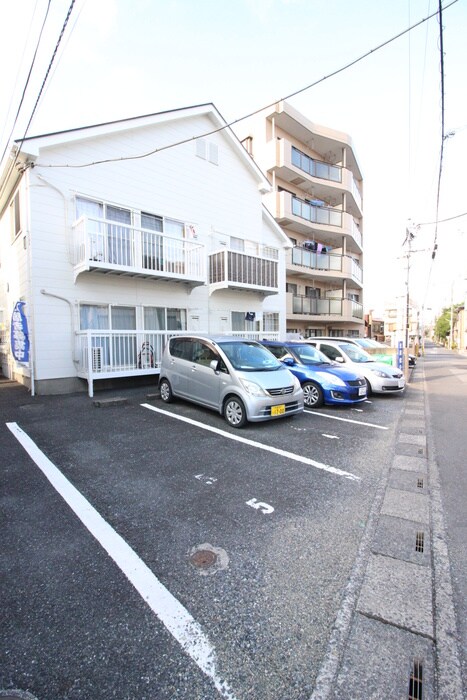 物件外観写真1　(駐車場)