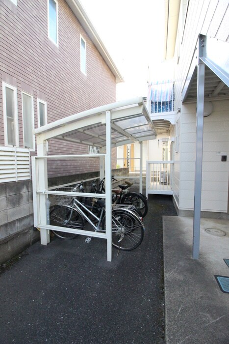 物件外観写真4　(駐輪場)