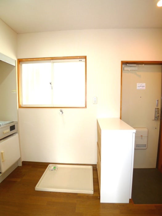 物件内観写真17　(洗濯機置場)