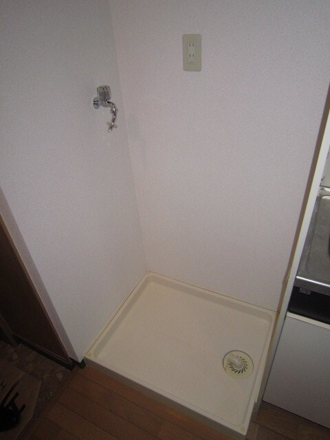 物件内観写真13　(洗濯機置場)