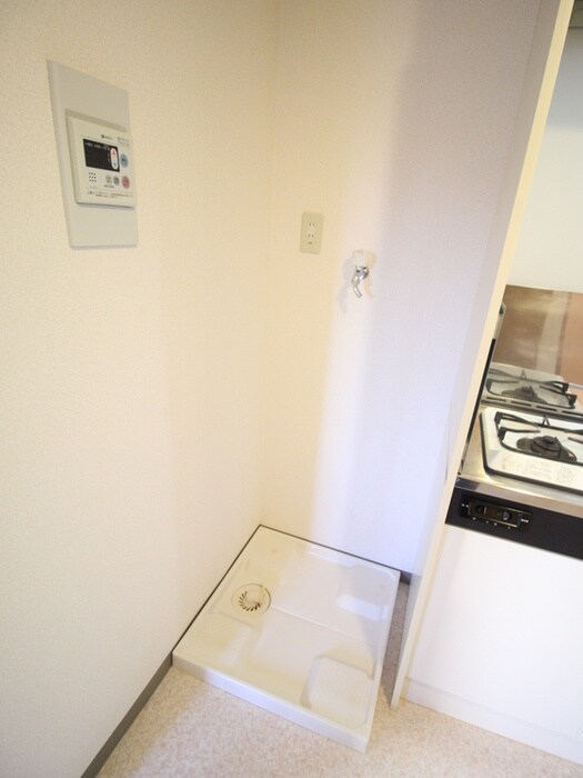 物件内観写真14　(洗濯機置場)