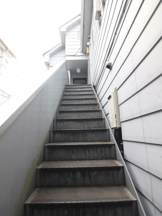 物件外観写真4　(エントランス部分)