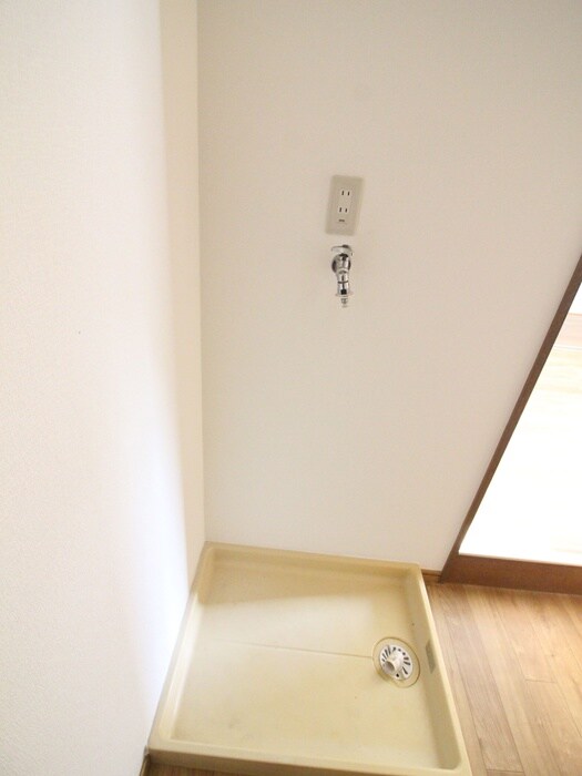 物件内観写真15　(洗濯機置場)