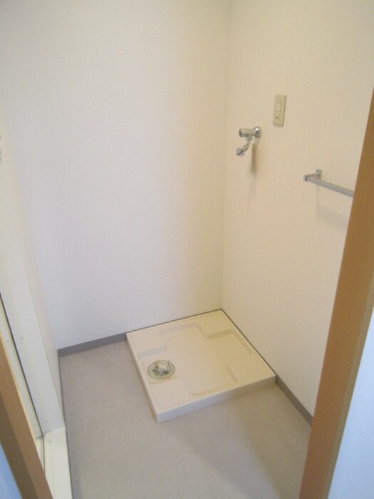 物件内観写真18　(洗濯機置場)