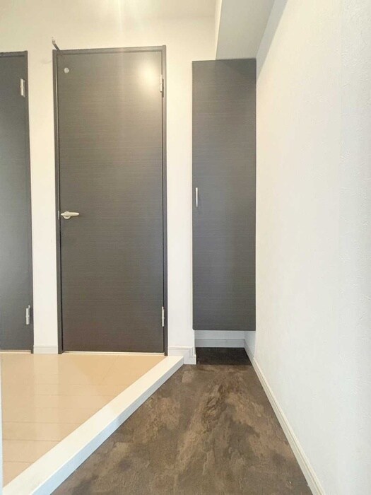 物件内観写真4　(玄関)