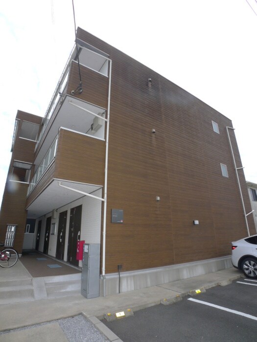 物件外観写真3　(エントランス部分)