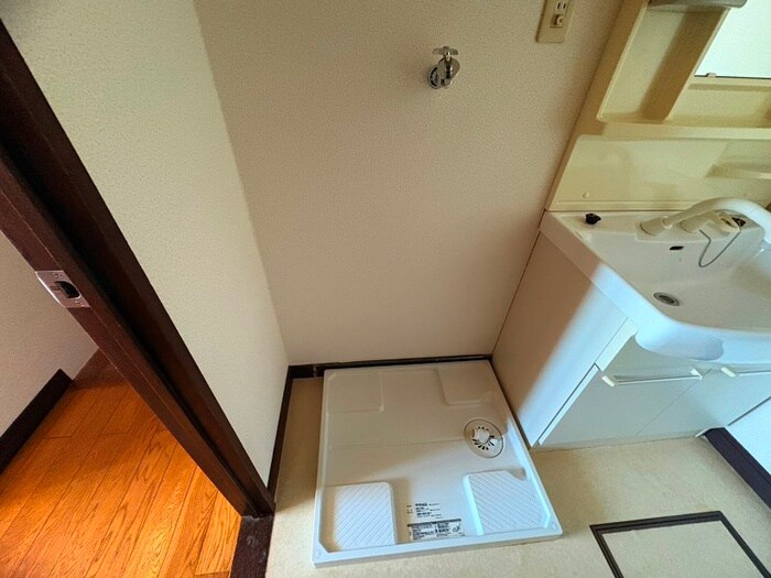 物件内観写真13　(洗濯機置場)