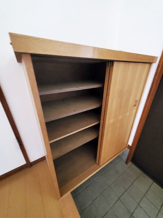 福田邸の靴箱