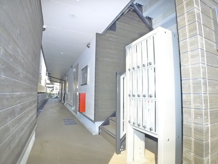 物件外観写真4　(エントランス部分)