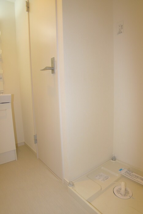 物件内観写真14　(洗濯機置場)