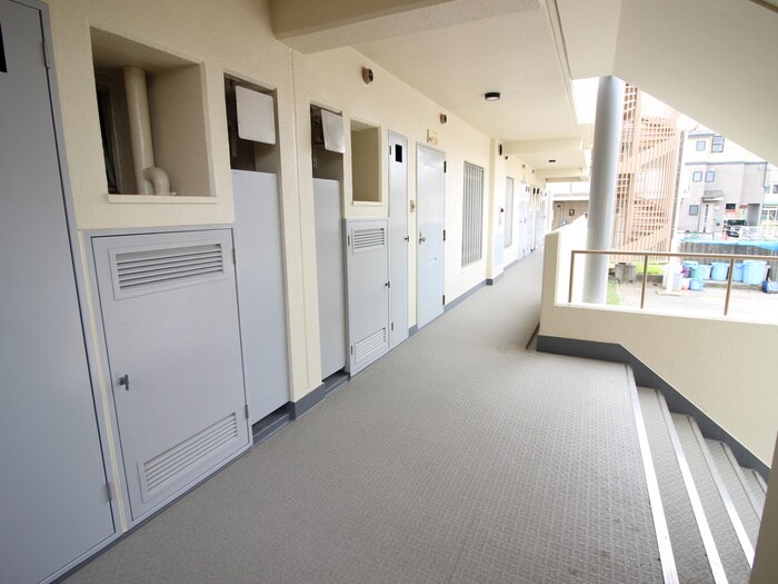 物件外観写真5　(エントランス部分)