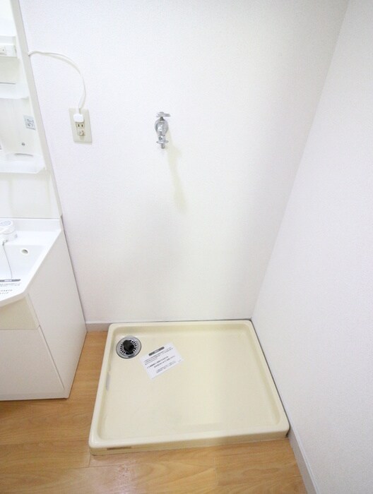 物件内観写真14　(洗濯機置場)