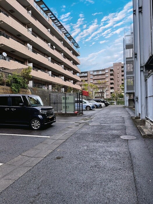 物件外観写真4　(駐車場)