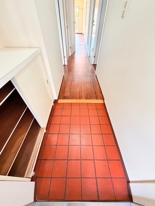 物件内観写真18　(玄関)