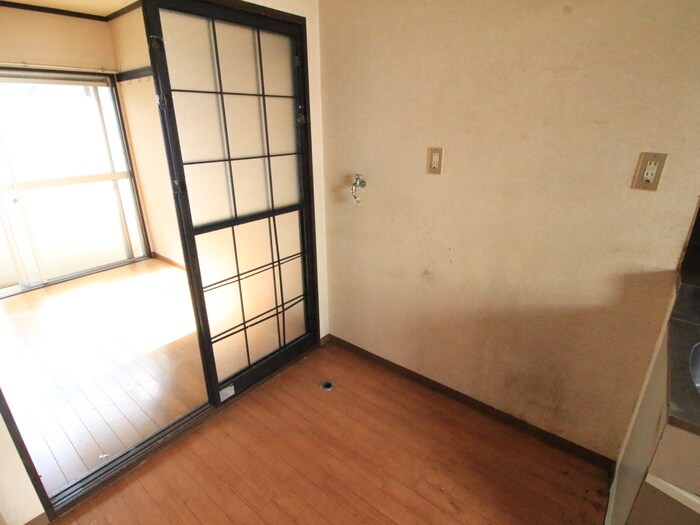物件内観写真14　(洗濯機置場)