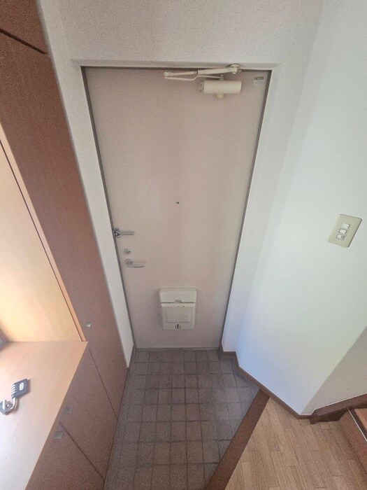 物件内観写真7　(玄関)