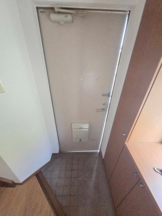 物件内観写真7　(玄関)