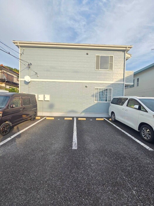 物件外観写真4　(駐車場)