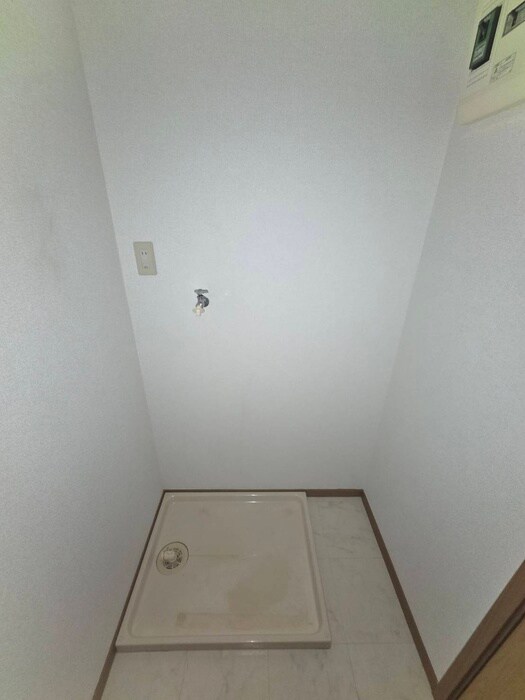 物件内観写真12　(洗濯機置場)