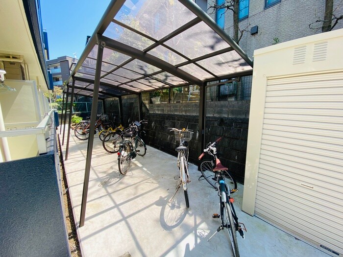 物件外観写真4　(駐輪場)