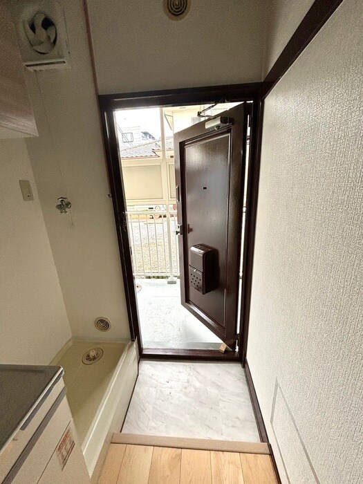 物件内観写真15　(玄関)