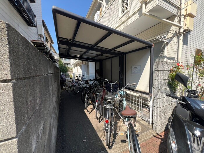 物件外観写真6　(駐輪場)