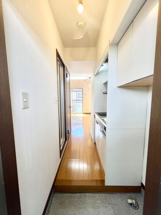 物件内観写真12　(玄関)