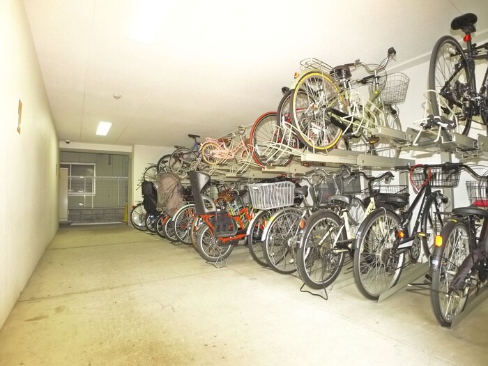 物件外観写真3　(駐輪場)