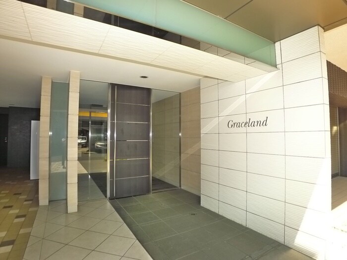 物件外観写真4　(エントランス部分)