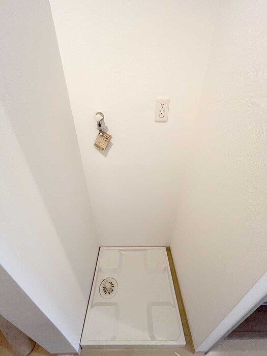 物件内観写真12　(洗濯機置場)