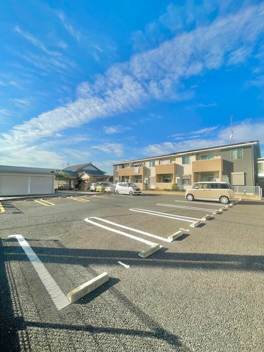 物件外観写真3　(駐車場)