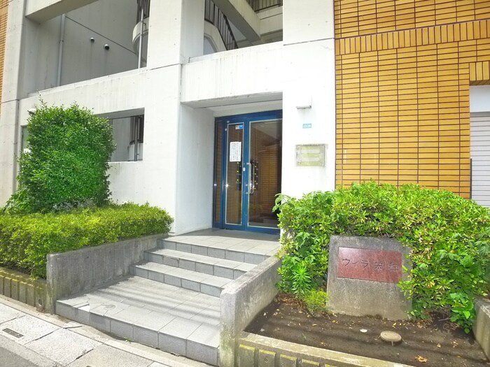 物件外観写真2　(エントランス部分)