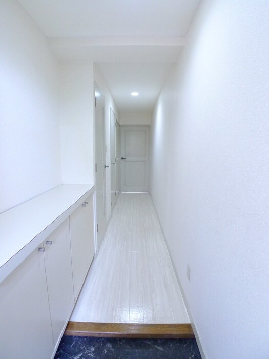 物件内観写真12　(玄関)