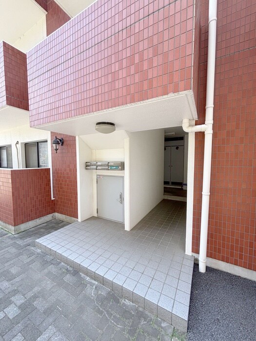 物件外観写真4　(エントランス部分)