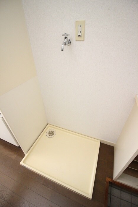 物件内観写真18　(洗濯機置場)