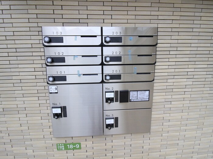 物件外観写真2　(エントランス部分)