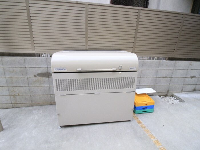 物件外観写真4　(エントランス部分)