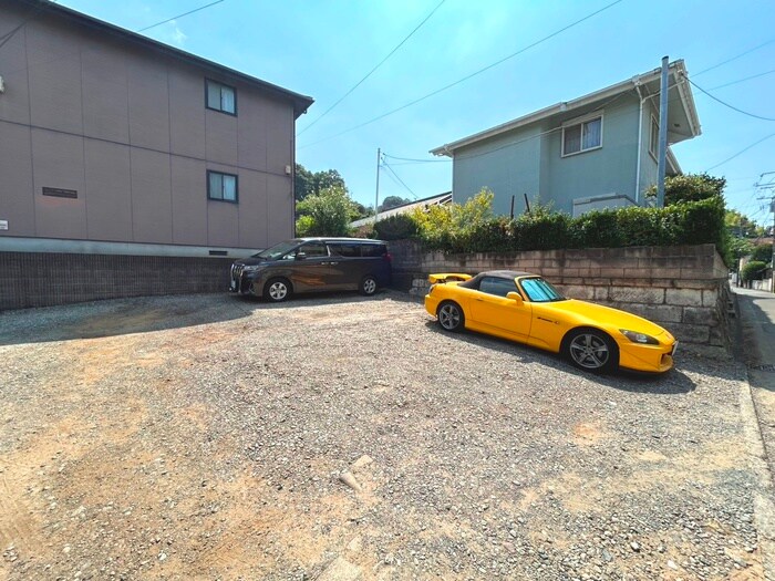 物件外観写真3　(駐車場)