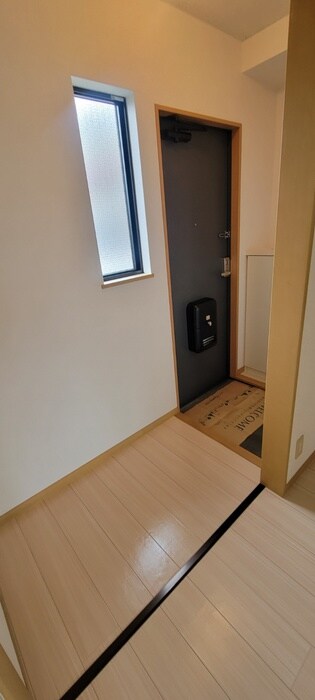物件内観写真12　(玄関)