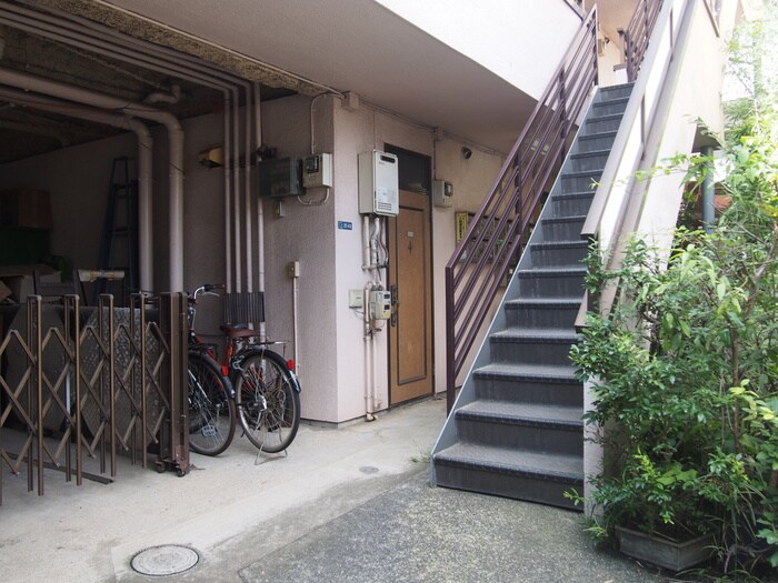 物件外観写真3　(エントランス部分)