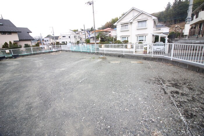 物件外観写真2　(駐車場)