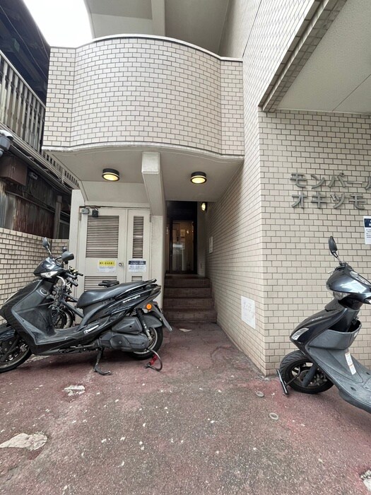 物件外観写真6　(エントランス部分)