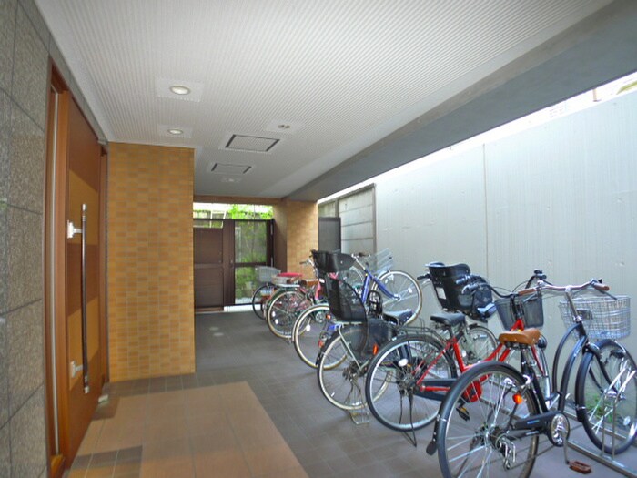物件外観写真2　(駐輪場)