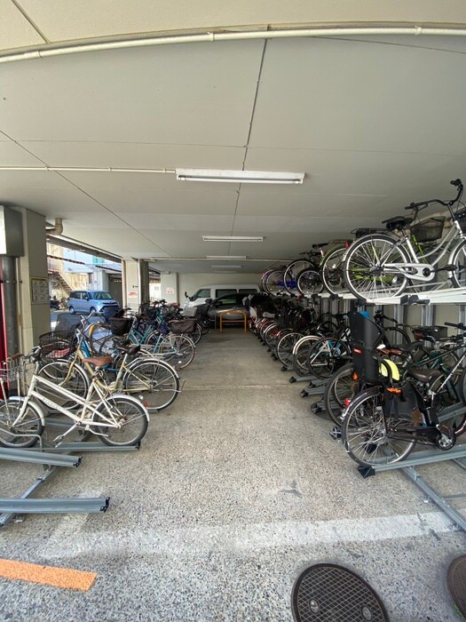 物件外観写真5　(駐輪場)