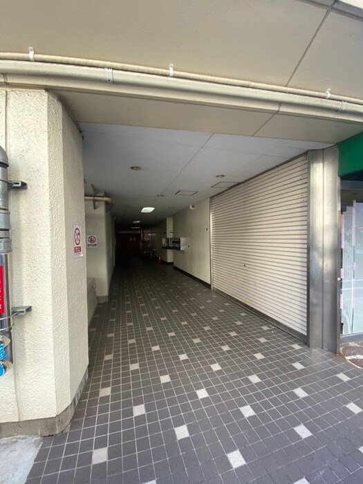 物件外観写真6　(エントランス部分)