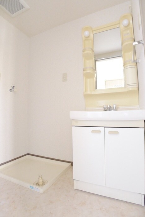 物件内観写真15　(洗濯機置場)