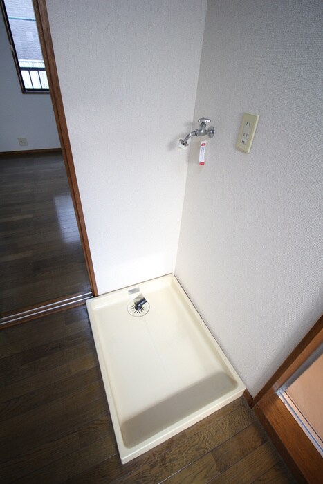 物件内観写真15　(洗濯機置場)