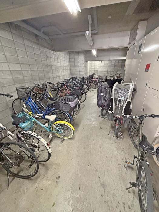 物件外観写真3　(駐輪場)