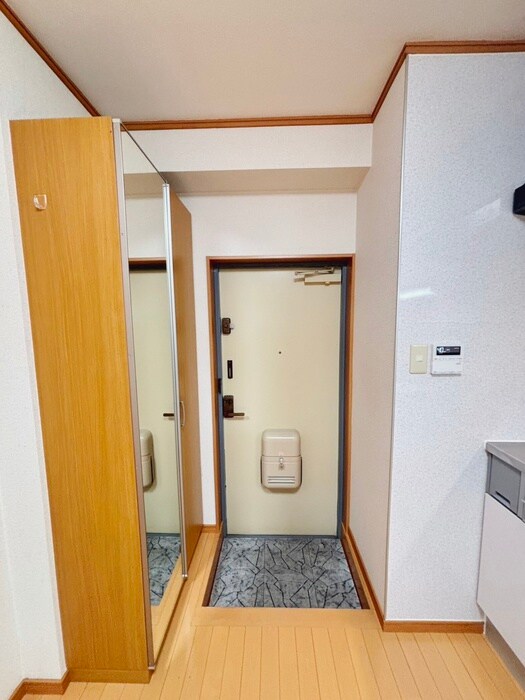 物件内観写真12　(玄関)