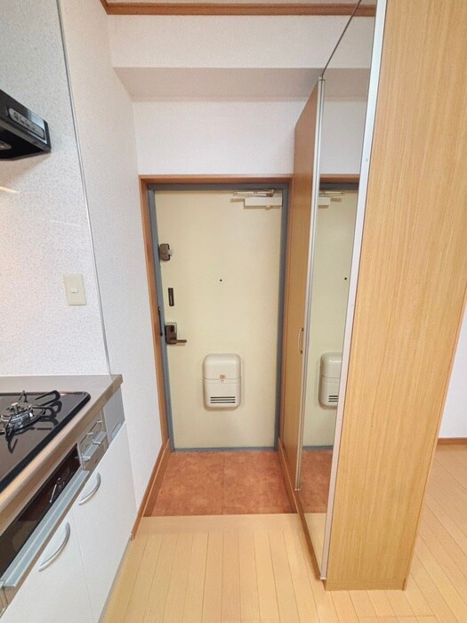 物件内観写真13　(玄関)